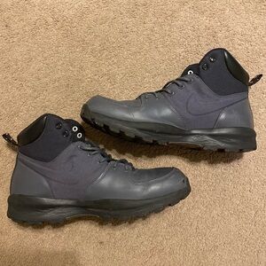 Nike Boots/dark grey/size 11 men’s